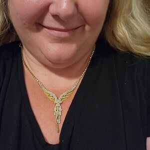 Stunning vintage gold tone rhinestone necklace